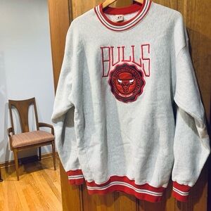 Vintage 90’s LEGENDS NBA CHICAGO BULLS Crewneck Sweatshirt